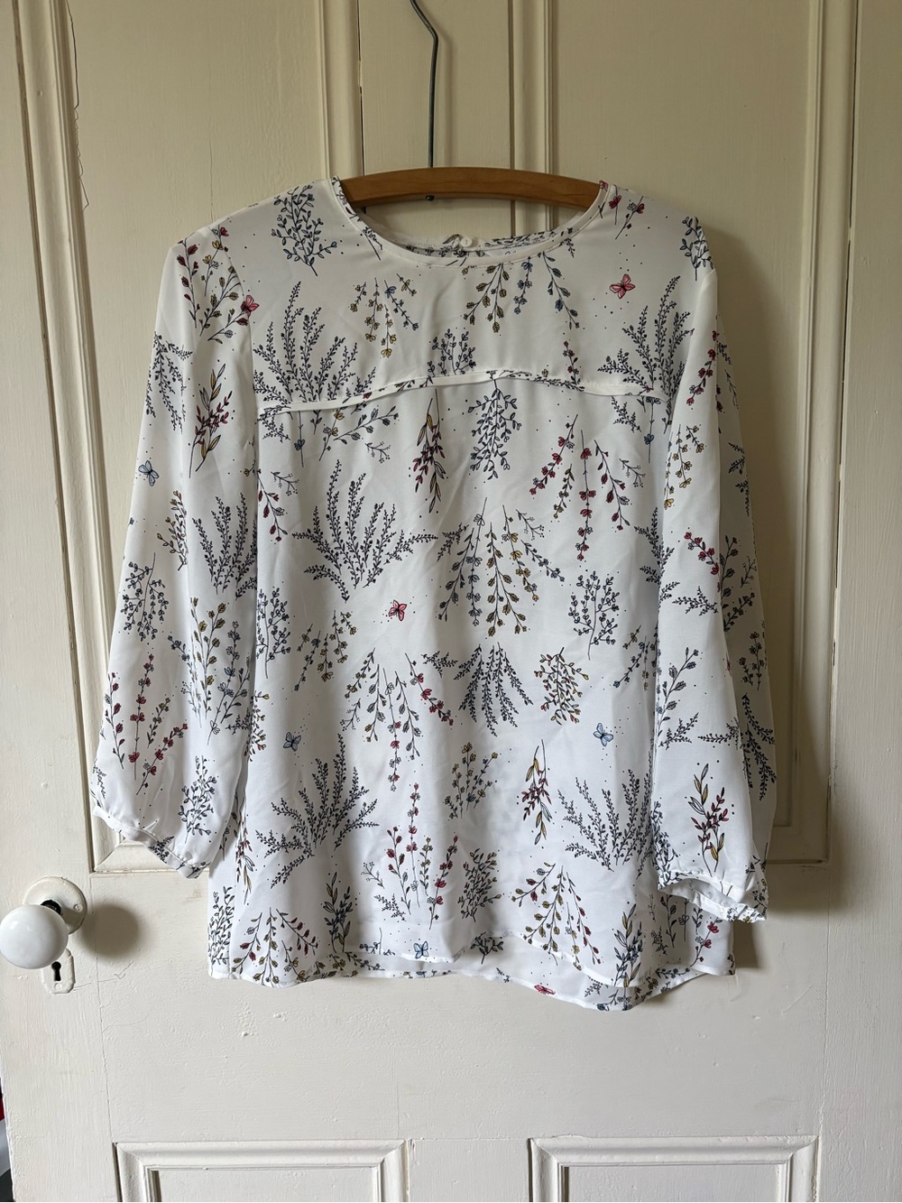 Reitmans White Floral Print Long-Sleeve Blouse